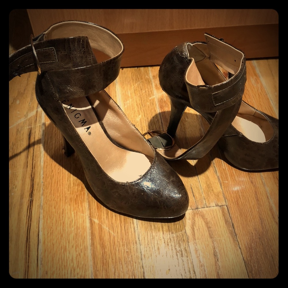 Brown ankle strap pump